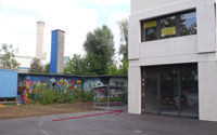 zum eingang klein
